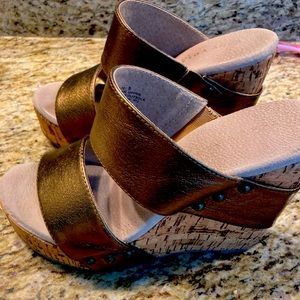 Very Volatile Los Angeles Bronze Metallic Leather and Cork Sandal Mules
